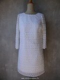Robe en guipure blanche